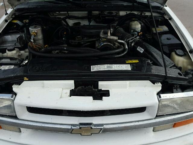 1GNDT13W612143384 - 2001 CHEVROLET BLAZER WHITE photo 7