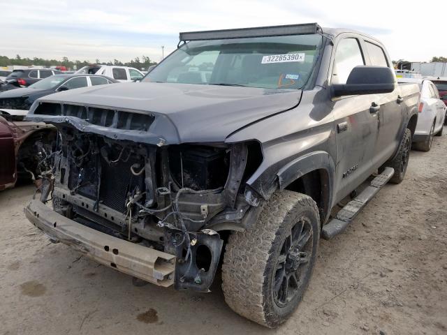 5TFDW5F1XJX680916 - 2018 TOYOTA TUNDRA CREWMAX SR5  photo 2