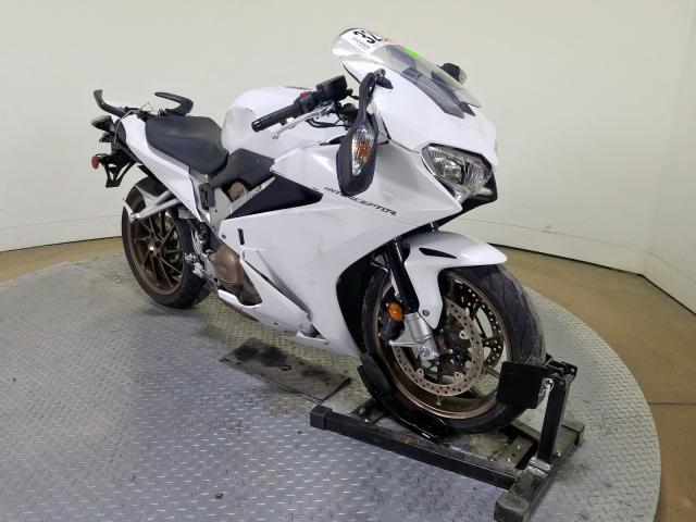 JH2RC7919EK000746 - 2014 HONDA VFR800 F  photo 2