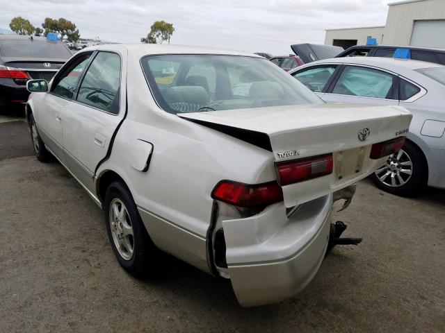 JT2BG22K8X0375555 - 1999 TOYOTA CAMRY LE  photo 3