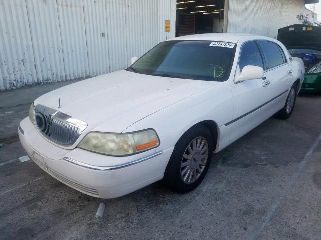1LNHM81W24Y637046 - 2004 LINCOLN TOWN CAR EXECUTIVE  photo 2