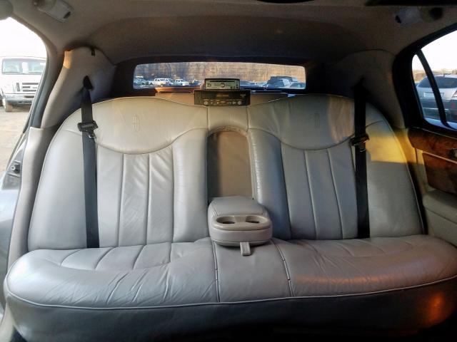 1L1FM81WX4Y673852 - 2004 LINCOLN TOWN CAR EXECUTIVE  photo 9