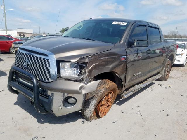 5TFDW5F19CX217975 - 2012 TOYOTA TUNDRA CREWMAX SR5  photo 2