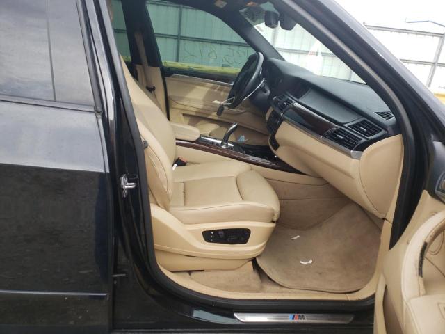 5UXZV8C52DL899218 - 2013 BMW X5 XDRIVE50I Czarny zdjęcie 5