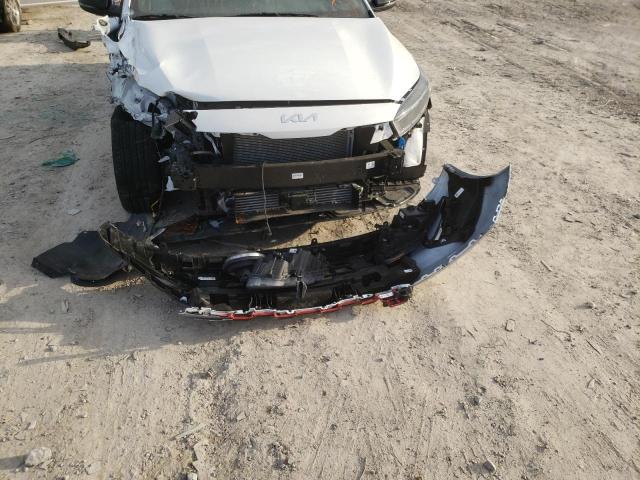 3KPF44AC9NE443597 - 2022 KIA FORTE GT WHITE photo 9