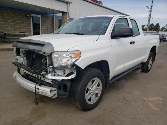 5TFUM5F17HX072965 - 2017 TOYOTA TUNDRA DOUBLE CAB SR/SR5 WHITE photo 2