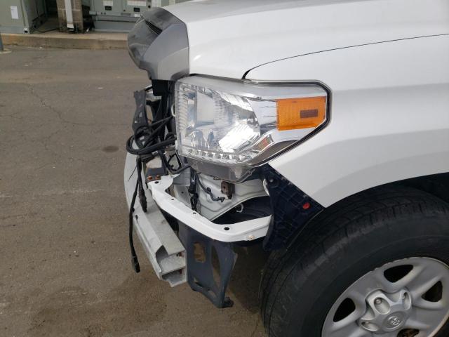 5TFUM5F17HX072965 - 2017 TOYOTA TUNDRA DOUBLE CAB SR/SR5 WHITE photo 9