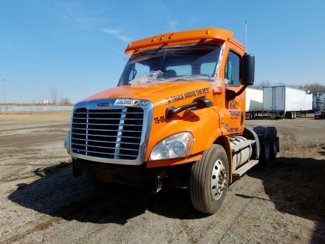 1FUJGBDV1CLBT3608 - 2012 FREIGHTLINER CASCADIA 113  photo 2