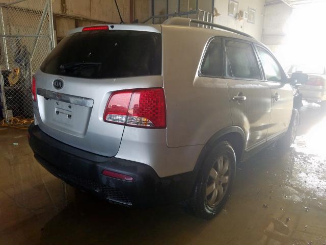 5XYKT4A17BG026493 - 2011 KIA SORENTO BASE  photo 4