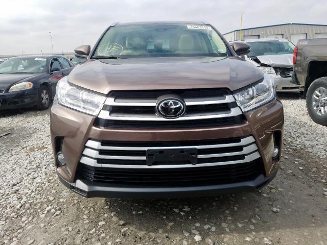 5TDJZRFH0JS898769 - 2018 TOYOTA HIGHLANDER SE  photo 9