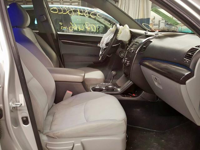 5XYKT3A11BG185861 - 2011 KIA SORENTO BASE  photo 5