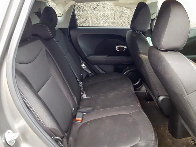 KNDJN2A21G7289117 - 2016 KIA SOUL  photo 6