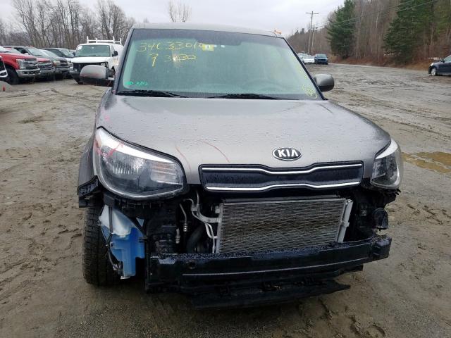 KNDJN2A25H7458265 - 2017 KIA SOUL  photo 9