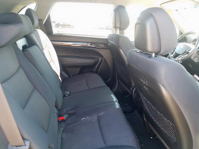 5XYKT3A10BG108057 - 2011 KIA SORENTO BASE  photo 6