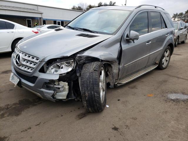 4JGBB8GB2BA687046 - 2011 MERCEDES-BENZ ML 350 4MATIC GRAY photo 2