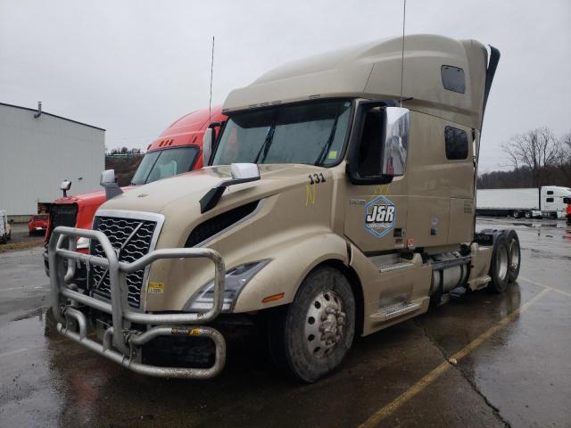 4V4NC9EH0LN225286 - 2020 VOLVO VN VNL GOLD photo 2