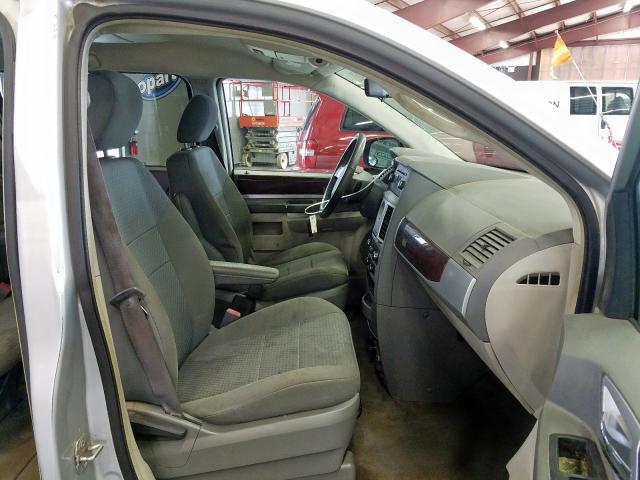 2A4RR5D13AR103881 - 2010 CHRYSLER TOWN & COUNTRY TOURING  photo 5