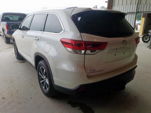 5TDKZRFH9KS368693 - 2019 TOYOTA HIGHLANDER SE  photo 3