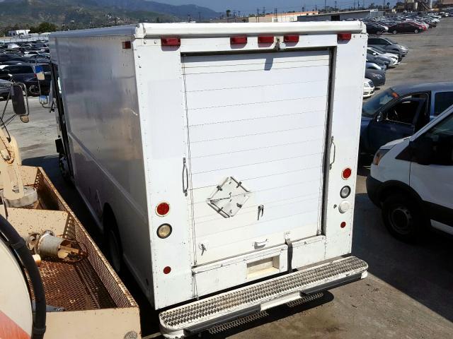 4UZAANBW21CJ22371 - 2001 FREIGHTLINER CHASSIS M LINE WALK-IN VAN  photo 3