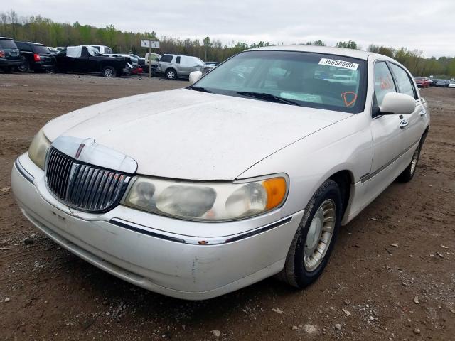 1LNHM81W51Y697639 - 2001 LINCOLN TOWN CAR EXECUTIVE  photo 2