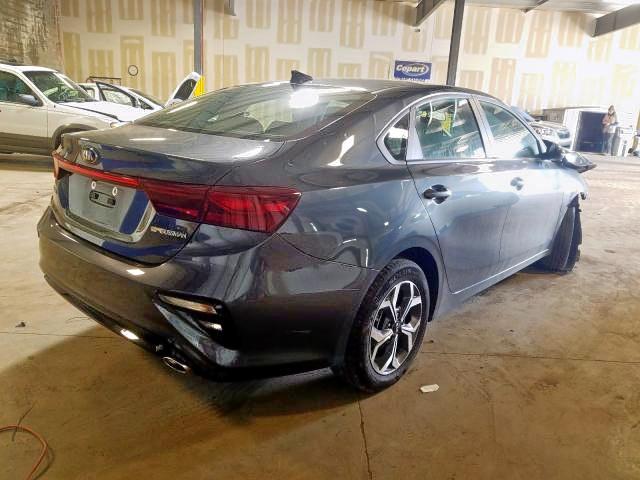 3KPF24AD7KE103777 - 2019 KIA FORTE FE  photo 4