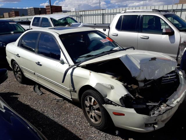 KNAGD128125113017 - 2002 KIA OPTIMA MAGENTIS WHITE photo 4