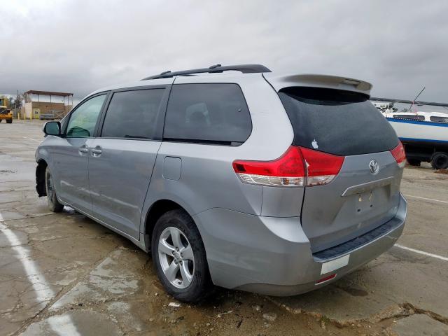 5TDKK3DC3BS137040 - 2011 TOYOTA SIENNA LE  photo 3