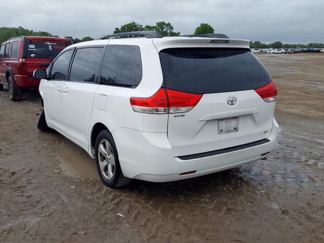 5TDKK3DCXES415873 - 2014 TOYOTA SIENNA LE  photo 3