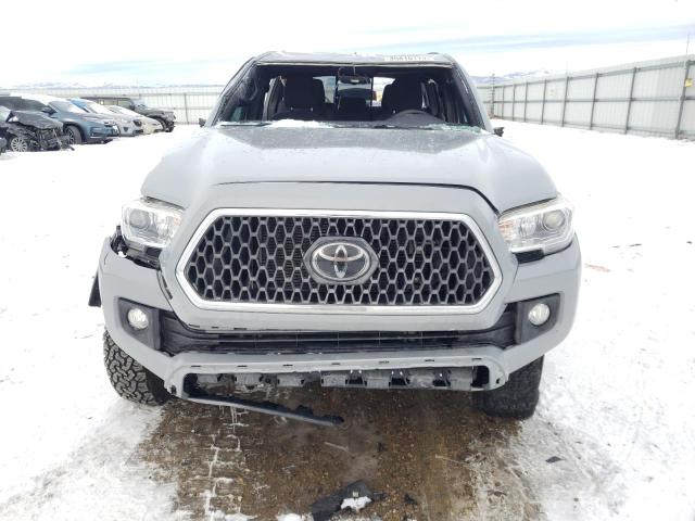 3TMCZ5AN4JM158818 - 2018 TOYOTA TACOMA DOUBLE CAB SILVER photo 5