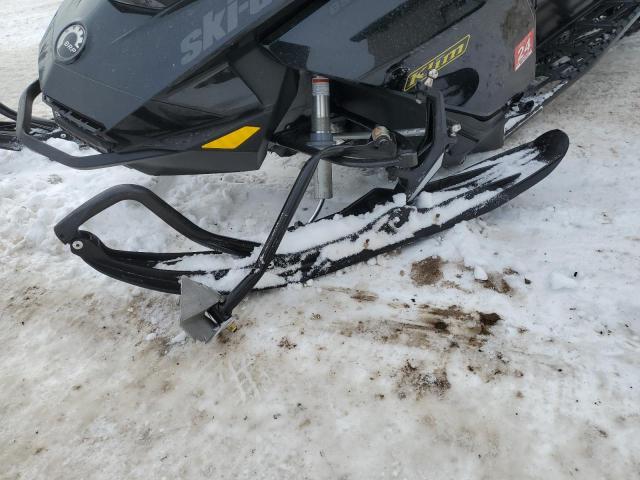 2BPSUFMB3MV000038 - 2021 SKI DOO RENEGADE BLACK photo 9