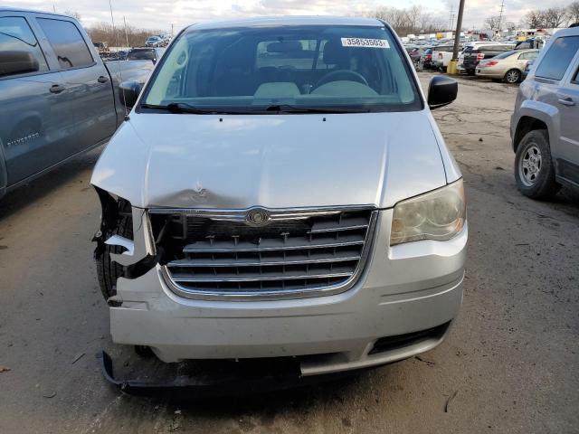 2A4RR4DE9AR206266 - 2010 CHRYSLER TOWN & COU LX SILVER photo 5