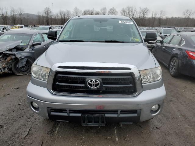 5TFDY5F16CX259675 - 2012 TOYOTA TUNDRA CREWMAX SR5 GRAY photo 5