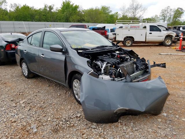 3N1CN7APXJL877685 - 2018 NISSAN VERSA S  photo 1