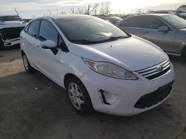 3FADP4BJ5DM176495 - 2013 FORD FIESTA SE WHITE photo 4