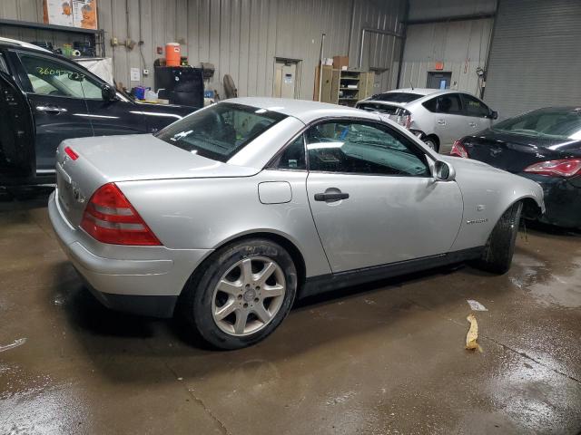 WDBKK47F7YF149596 - 2000 MERCEDES-BENZ SLK 230 KOMPRESSOR SILVER photo 3