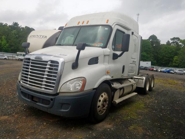 1FUJGHDV2CSBF0311 - 2012 FREIGHTLINER CASCADIA 113  photo 2