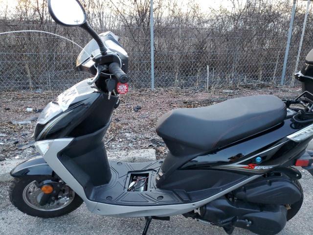 L6MT2TGB3H1120099 - 2017 DONG SCOOTER SILVER photo 7