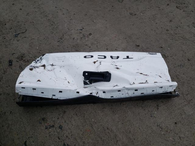 3TMCZ5AN6JM176995 - 2018 TOYOTA TACOMA DOUBLE CAB 白色 照片 12