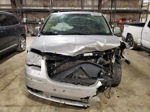 2A8HR54PX8R815667 - 2008 CHRYSLER TOWN & COU TOURING SILVER photo 5