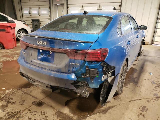 3KPF54AD8NE427624 - 2022 KIA FORTE EX BLUE photo 4