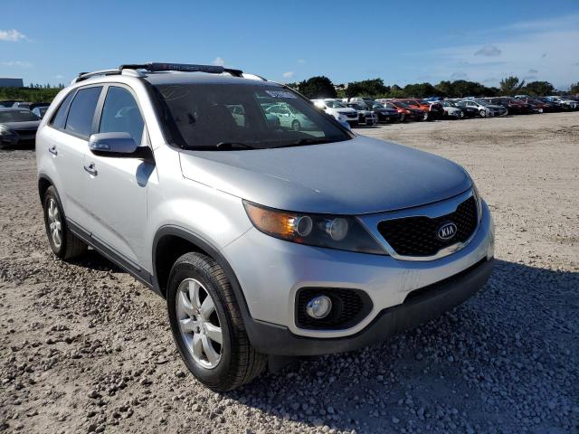 5XYKT4A17BG135911 - 2011 KIA SORENTO BASE SILVER photo 4