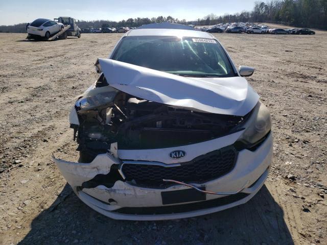 KNAFX4A60E5138483 - 2014 KIA FORTE LX WHITE photo 5