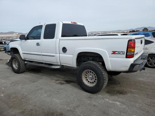 2GTEK19B251225557 - 2005 GMC NEW SIERRA K1500 WHITE photo 2