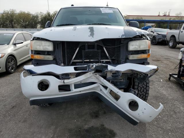 2GTEK19B251225557 - 2005 GMC NEW SIERRA K1500 WHITE photo 5