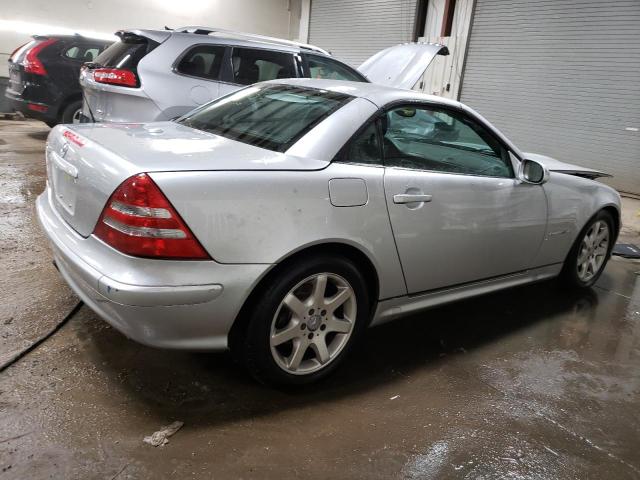 WDBKK49F61F188960 - 2001 MERCEDES-BENZ SLK 230 KOMPRESSOR SILVER photo 3