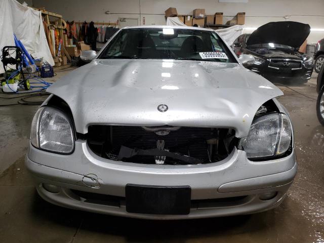 WDBKK49F61F188960 - 2001 MERCEDES-BENZ SLK 230 KOMPRESSOR SILVER photo 5