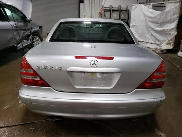 WDBKK49F61F188960 - 2001 MERCEDES-BENZ SLK 230 KOMPRESSOR SILVER photo 6