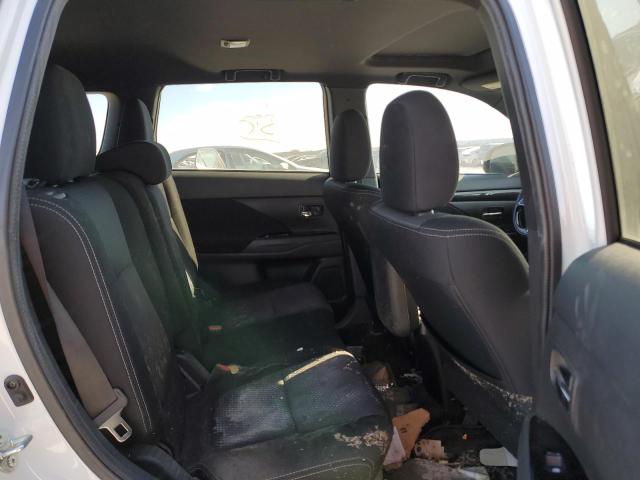 JA4AD3A33JZ046075 - 2018 MITSUBISHI OUTLANDER SE თეთრი ფოტო 11