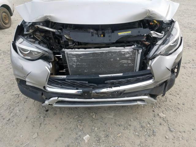 SJKCH5CR9HA022949 - 2017 INFINITI QX30 BASE  photo 9