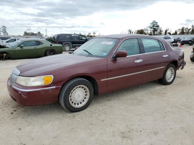 1LNHM81W11Y647806 - 2001 LINCOLN TOWN CAR EXECUTIVE MAROON photo 1